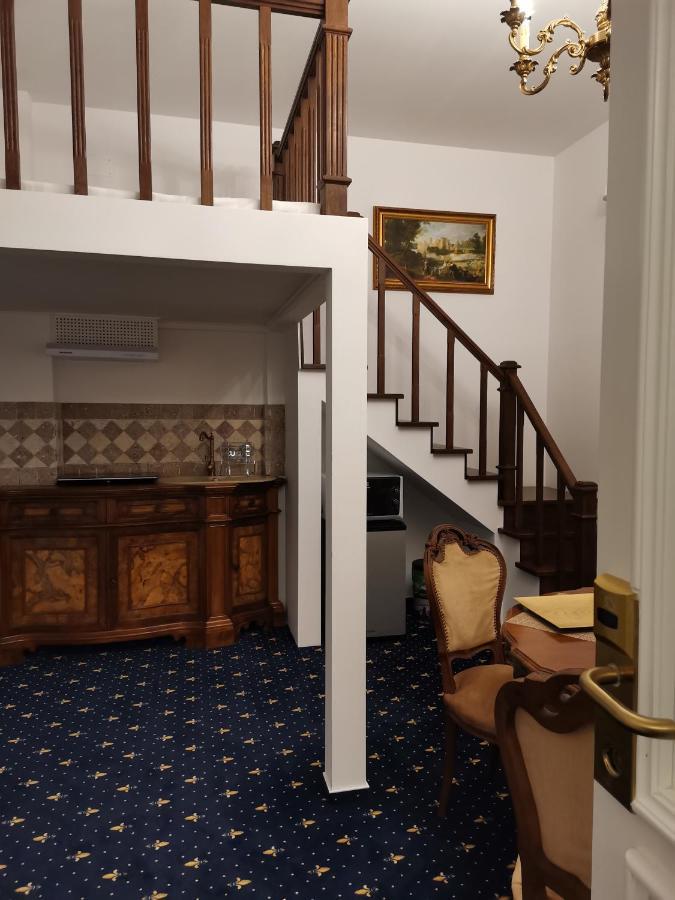 Weiss Little Palace Брашов Экстерьер фото